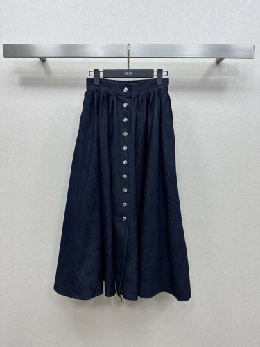 25Ss Dio *新品 牛仔半裙 版型百搭又显瘦 甜酷时髦女孩气质！简约高级感！内里老花印花 定制五金配件 随便搭件T还是衬衫都范超赞！美到没朋友！完美做工品