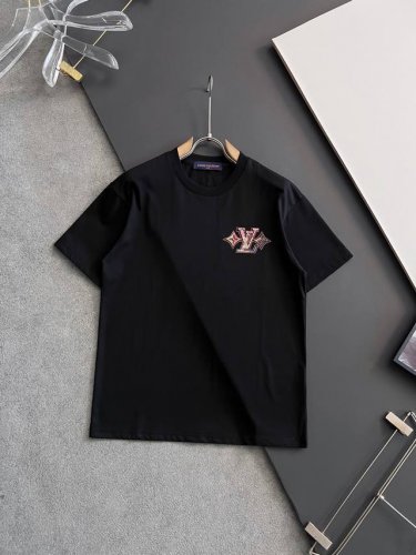 2025新品！1V*爆款 爆款现货春夏短袖，简约基础衣橱神器， 休闲百搭必备款 做工走线质感一流，微宽松版型 码数M-3Xl