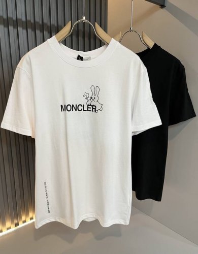moncler蒙家 2025春夏最新男女同款贸易订单短袖T恤，全品相！！网红款！采用Logo图案印花设计！上身舒适透气，不僵硬，整体有着丰富的立体感，品质出口订