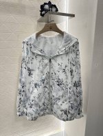 dio*2025新品上架 连帽防晒外套短裤套装 定制Yb进口防晒材质 舒适好穿 挺括有型 连帽防晒外套短裤套装 通体满印花叶等自然元素 配色清淡颇具新中式风格