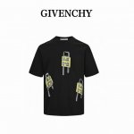 Givenchy 纪梵希 24Ss 锁头印花短袖 采用50纸双股精梳棉配套32支索罗纳螺纹面料，3D数码直喷工艺，以白色双股面料做黑色直喷工艺后效果呈现外黑里白