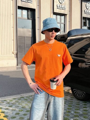 prad*普家 2025春夏新款男女同情侣款休闲宽松棉质圆领短袖T恤衫！贸易公司渠道稀出，同步官网发售 ！ 2025春夏最新系列，经典时尚设计元素，为全新系列注