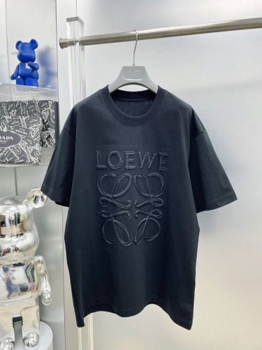 loe 罗意威 高克重 2025夏季新款重工迷宫刺绣字母主题Logo最新品短袖 Dd 专柜同步有售，原单狠货，时尚进口原版科技面料，上身舒适透气，原版定制五金辅
