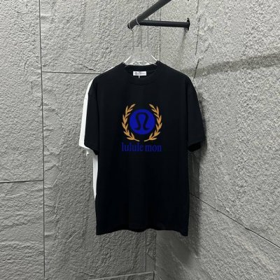 lulu*Lemon*露露 2025春夏新款短袖T恤 经典图腾叶子字母印花 定制双纱平纹纯棉300面料 男女同款 颜色：黑色 白色 尺码： S 90-130斤