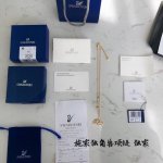 施华洛世奇独角兽梦幻少女项链 施华洛世奇Oot World独角兽治愈童话项链，谁不想有个公主梦呢！俏皮可爱的独角兽，七色绚丽彩虹灵动点缀！很秀气同款独角兽手链有