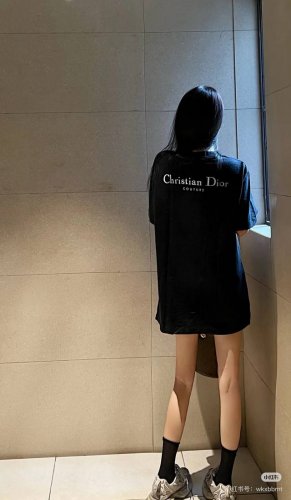 高品质 品名：Dior 迪奥24Ss春夏新款字母印花宽松男女同款圆领纯棉短袖T恤 版型；宽松版 面料：330G全棉精梳棉 颜色： 黑色-白色 尺码M-L- Xl