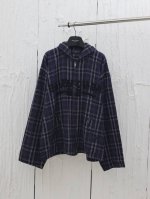 Balenciag* 巴黎Blcg 25早春系列紫格子拉链连帽外套 采用高克重棉质混纺 含微量弹性纤维 ，确保硬挺度与舒适度的平衡。格纹由深紫、炭黑及灰调经纬纱