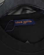 细节图# Louis Vuitton 路易威登Lv 前后经典字母四叶草印花满印圆领短袖男女同款T恤 法国路威酩轩集团-Lvmh旗下品牌，著名奢侈品箱包和皮具品牌