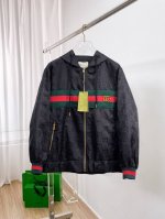 p420 古奇 2025开春新款夹克外套，秀场新品品相非常完美，穿着舒适保暖，原单三标齐全 色泽饱满诱人，非常出彩的设计，轻松将时髦感进阶，做工极为考究严谨，走
