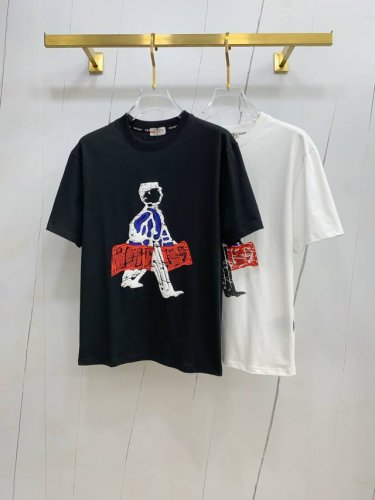 普拉达2025夏季新款短袖T恤，个性艺术系列全网独家首发 百搭款细节处理完美纯棉面料十分精致 原版面料 网红明星同款高版本 高品质手感非常舒服 时尚又个性 超级