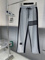 Tb 男士时装款休闲运动裤贸易公司渠道货，25年春夏新品，买手店里的人气Top单品，时尚博主高频穿搭演绎！ 非常明星级的一款单品，属于颜值满分的高级产物，通体的