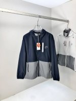 Lv。轻盈透气舒适！男女同款。特供进口面料连帽款皮肤衣防嗮紫外线衣系列轻薄外夏日救星！这件防晒衣我能焊在身上 夏天出门被太阳追着烤的痛，H谁懂啊！直到我遇到Ez