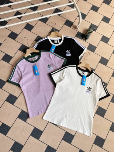 供 实拍图 三叶草条纹圆领刺绣短袖 阿迪达斯Adidas三叶草圆领拉条短袖！专柜同步发售！目前来讲是销量第一的单品！ 标志性胸前三叶草小绣花饱满立体，加上小Lo