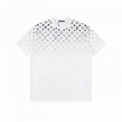 louis Vuitton 路易威登 满印上幅渐变字母印花短袖T恤 定制260G纯棉精梳面料 透气舒适易清洗 数码印花工艺 老花字母Logo元素看起来非常高级感
