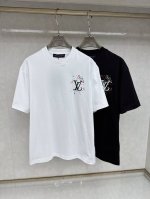 Lv 2025春夏新款首发专柜最新款短袖圆领T恤 高端订制 设计前卫时尚！品牌Logo重工艺设计 高端定制丝光云朵棉面料.手感柔软.穿着舒适.专柜级别精致车线.