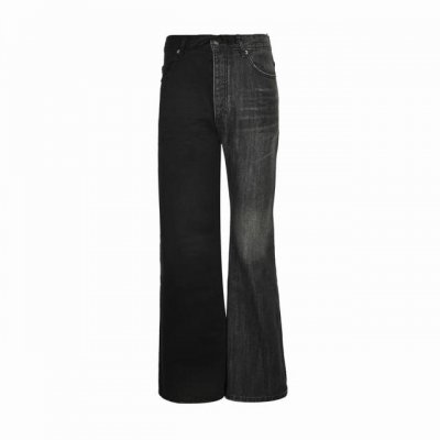 balenciaga 巴黎世家 25Ss 秀款拼接牛仔裤 解构设计 非对称的暴力美学 左右异色异版型 左腿 竹节纹微喇版型 面料12Oz 竹节牛仔布 纬纱加入粗