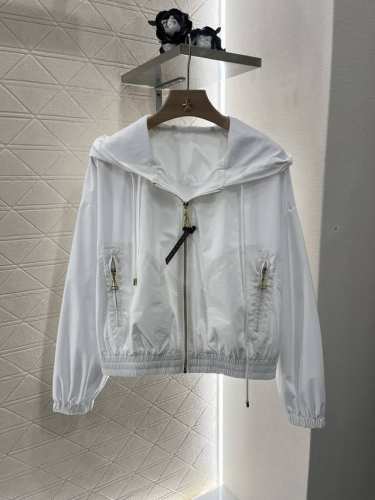 P520Louis Vuitto*2025新品上架 休闲夹克长裤套装 定制Yb防风防水环保再生尼龙材质 舒适好穿 挺括有型 夹克外套长裤休闲套装 胸前采用开襟拉
