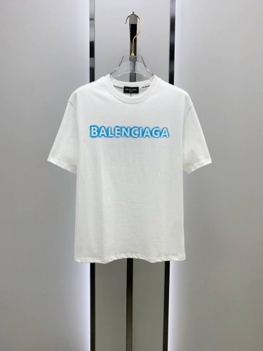 巴黎世家2025夏季新款短袖T恤，个性艺术系列全网独家首发 百搭款细节处理完美纯棉面料十分精致 原版面料 网红明星同款高版本 高品质手感非常舒服 时尚又个性 超