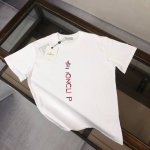 moncler 蒙口 新款男士圆领短袖 情侣T恤 春夏新品 高品质 时尚百搭潮款 定制进口面料 立体字母Logo印花设计 穿着舒适 透气 时尚不失个性 上身休闲