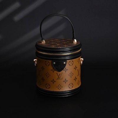 louis Vuitton Lv Cannes 老花拼色圆筒水桶包化妆箱 小号 #原单版本 客供进口五金件 采用真空电镀的工艺表面光滑细腻 饱满圆润重量感十足不