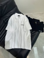 balenciag*25新款经典字母刺绣短袖Polo衫。采用珠地棉面料透气舒适。整体设计简洁大方，非常适合休闲或半正式场合穿着，展现青春活力。男女同款！Xs-L