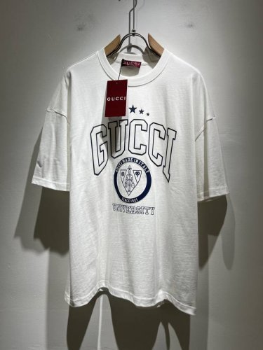 gucc*古家 2025春夏系列基础圆领套头短袖T恤，男女同情侣款休闲宽松棉质圆领短袖T恤衫！贸易公司渠道稀出，同步官网发售 ！ 2025春夏最新系列，经典时尚