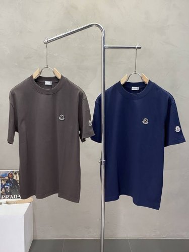 moncler蒙口独家专供新款原单男士休闲短袖 高端定制 高端版本 时尚百搭爆款进口面料 手感超柔软细腻 穿着亲肤舒适 高端精品 代工厂P精细做工 上身非常赞