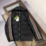 支持年后退换 P550 Gucci 古驰 Gg暗纹老花字母Logo双袖红绿织带羽绒服.双G满Logo连帽羽绒服 帽子可拆卸 这款拉链羽绒服是焕新推出的配饰和成衣