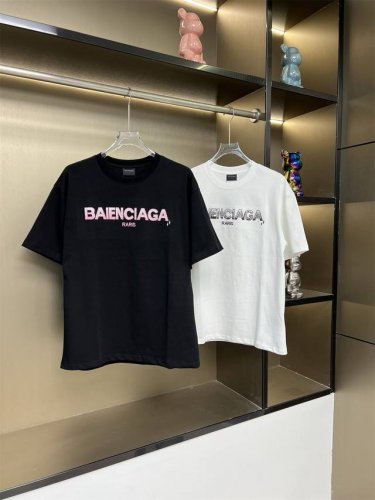 Balsenciaga巴黎世家2025Ss彩色渐变小方格绣花情侣休闲短袖T恤 最高版本！定制面料290克100%双纱棉！彩色渐变小方格绣花！ 辅料：开模原版过鉴