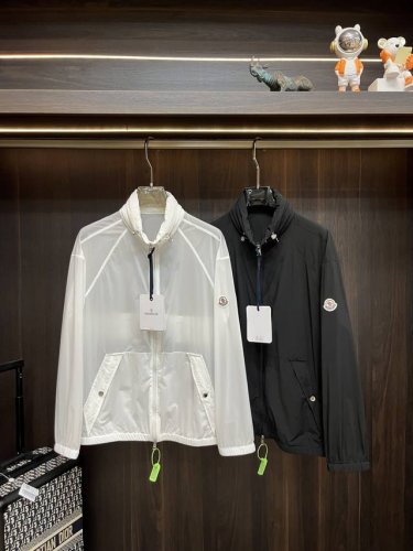 主推P400 Moncler 春季新款夹克外套秘蒙口春款立领休闲外套！隐藏帽设计，最新顶尖官网原单，穿着舒适 质感超强 运动休闲薄款夹克外套！出行必备，穿着时间