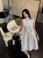 【Qx.8356】P230 Sml 25早春新款 Miumiu飘带背心连衣裙 Logo贴布点缀 自带小清新风格 可拆卸半裙 扣饰修饰 一套上身气质减龄又高级 甜