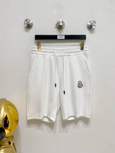Moncler蒙口 新款来袭 2025春夏新款休闲裤短裤，进口高密度定制面料，舒适柔软亲肤，笔挺不易起皱，简单明了，超级百搭上身效果超级棒时尚百搭，笔挺有型，衣
