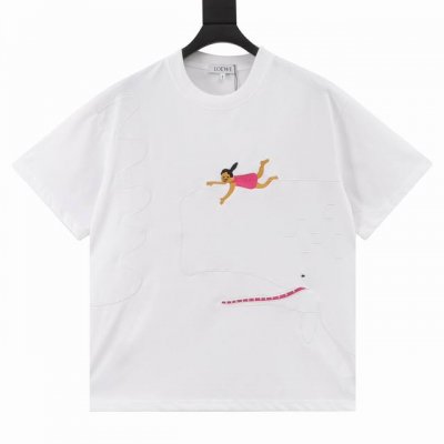Loewe 罗意威 日本艺术家Suna Fujita联名鲸鱼女孩刺绣短袖T恤 面料定制230克纯棉针织面料材质，手感舒适上身亲肤透气，很扎实的感觉但又不觉得厚重