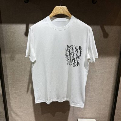 补单回货 上新，D#Or印花细节全棉短袖T恤。订织全棉面料质感好，面料舒适亲肤。颜色:黑，白色。尺码:S-M-L-Xl-Xxl。