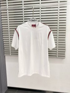 Gucci古驰独家专供新款原单男士休闲短袖 高端定制 高端版本 时尚百搭爆款进口面料 手感超柔软细腻 穿着亲肤舒适 高端精品 代工厂p精细做工 上身非常赞 男士