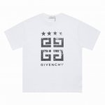 上新 高版本 Givenchy 纪梵希 星星字母大Logo印花圆领短袖 小落肩袖设计，穿上这件衣服，有一种霸气的感觉！！帅，就对了，简约大气休闲于一体！！满足你