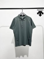 迪桑特Descente短袖Polo衫速干专柜同款短袖！半拉链黑色小标Polo衫！ 面料采用可隆速干透气面料！上身透气速干！特别舒服！ 领子采用了科德宝压胶工艺！