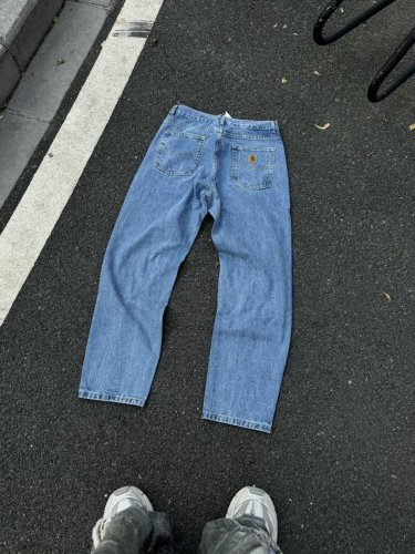 444 Carhartt Wip卡哈美式B17 单宁宽松重磅水洗微锥工装牛仔裤 定制原版Logo扣，Ykk拉链门襟，顺滑易拉！ 很多位置都有套结加固，车工扎实！