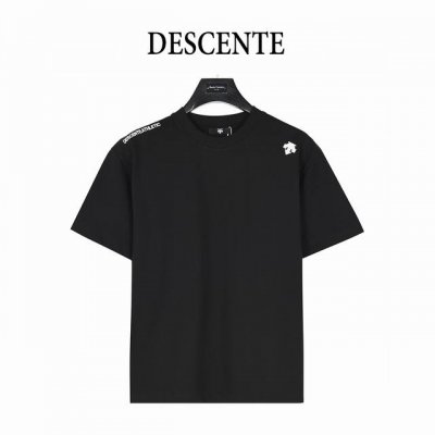 Descente 迪桑特 25Ss 肩膀Logo刺绣短袖T恤 面料采用260G纯棉双纱紧密棉面料 对照原版做丝滑超柔处理 亲肤舒适透气 布面肌理股线清晰明显，垂