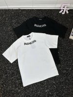 Balenciaga巴黎世家男女同款领口弧形艺术字体品牌Logo短袖宽松休闲时尚百搭T恤纯棉 - 想要在时尚舞台上展现独一无二的个性？这件巴黎世家短袖T恤就是你
