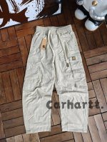 外贸单Carhartt.卡哈特简约美式纯色户外工装裤，人气款工装裤 面料采用 ％棉6.5盎司，高品质舒适度高。宽松Os版型，原厂外贸车工品质，立体裁剪，结构工艺