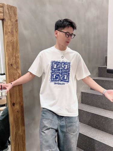 纪梵希2025夏季新款短袖T恤，特色的线绣工艺，个性艺术系列全网独家首发 百搭款细节处理完美240克纯棉面料十分精致 原版面料 网红明星同款高版本 高品质手感非