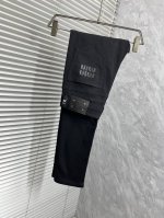 Miu‘’早春薄款男士新款高级时装休闲牛仔裤，原单1:1好货，简洁大气 ，专柜同款支持验货简约时尚，从容百搭，舒适专柜同款支持验货，百年奢侈品牌，英伦传统高贵的