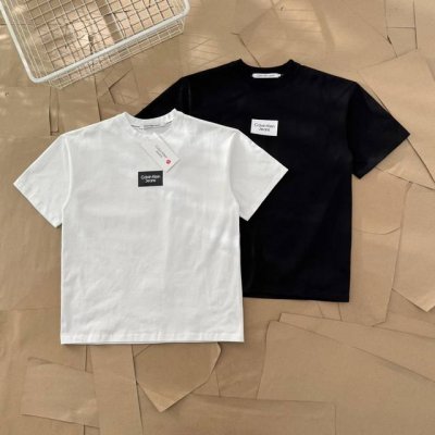 calvin Klein Ck夏季黑白方标字母印花短袖T恤 505 -面料采用280G双纱爽滑棉，双纱的质感加上爽滑手感，面料整体重磅舒适，细节还原原版一比一，