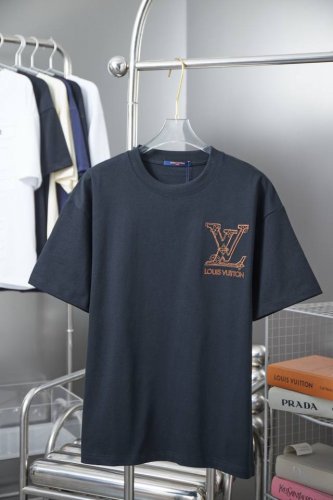 LV 25Ss早春新款 刺绣Lv字母短袖 轻奢主义 男女日常通勤穿搭必备单品 正确版本 欢迎对比 详细特征 320克100% 纯棉双纱汗布面料 同缸定染特种加粗