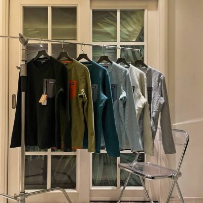 Patagonia巴塔哥尼亚户外保暖圆领抓绒内胆套头衫 -R1 Air Zip-Neck 是一种轻便、透气、快干的技术抓绒面料 %再生涤纶提花摇粒绒与空心纱制成