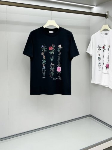 cd25Ss春夏新款平纹针织棉布圆领短Tee，男女同款时尚花草图案装饰休闲短袖T恤衫！贸易公司渠道稀出，同步官网发售！D家新款花草图案T恤，以其独特的魅力和精致
