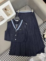 Miumi* 25Ss新款马甲上衣压褶半身裙套装 格子面料拼边装饰 简约气质 单色三码Smla807