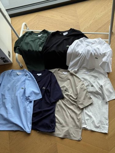 lacoste 法国鳄鱼透气轻质小鳄鱼基础款圆领短袖T恤男女同款 黑色 白色 绿色 天蓝 藏青 灰色 卡其 3-6码 S-Xl码 鳄鱼家的小鳄鱼基础款短袖，官网