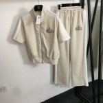 款号20252140 Alo新款套装，镶钻Logo装饰立领短袖拉链外套+松紧腰休闲长裤，杏色，粉红色，红色，S-Xl， M码；肩宽41，胸围102，袖长22，衣